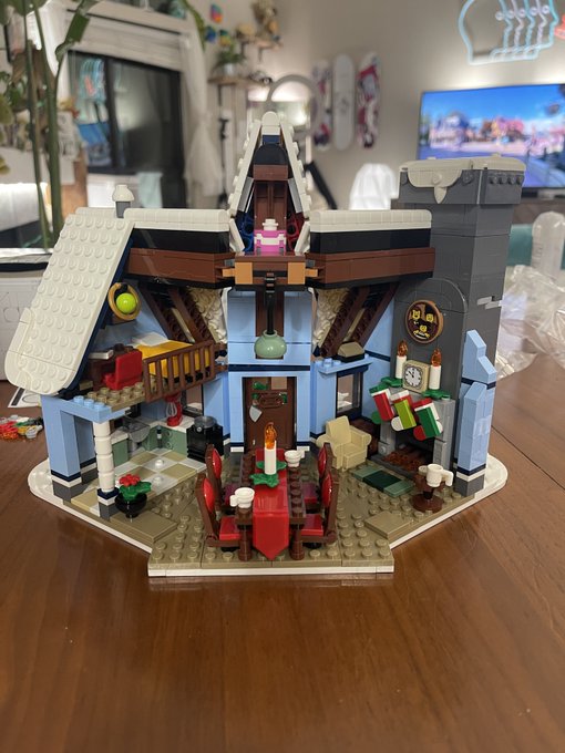 Getting ready for the holidays by building legos :) https://t.co/KYxJcMtRNo