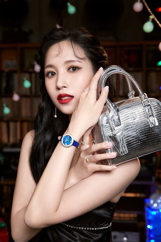 MinaParaguay's tweet image. #Fotos|25.11.22| 📷
MINA para Metrocity 22FW Holiday Edition
.
.
.
.
#MINA #TWICE 
@JYPETWICE