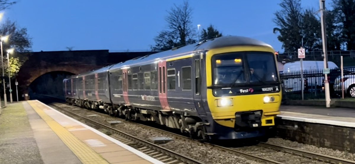 PlatformEdge1's tweet image. Malvern Link ✅
Birmingham - Hereford line ✅

Here is 166201 arriving into Malvern Link for Great Malvern #Class166