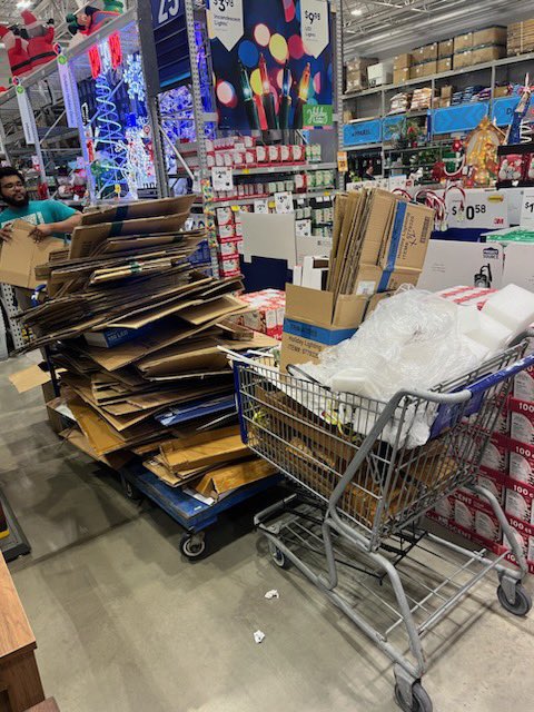 Full packdown getting things ready in 2228. #R1RocksBF <a href="/BenitoKomadina/">Benito.Komadina@Lowes</a> <a href="/MYoungsonLowes/">Michael Youngson</a> <a href="/DustinCornell5/">Dustin Cornell</a>