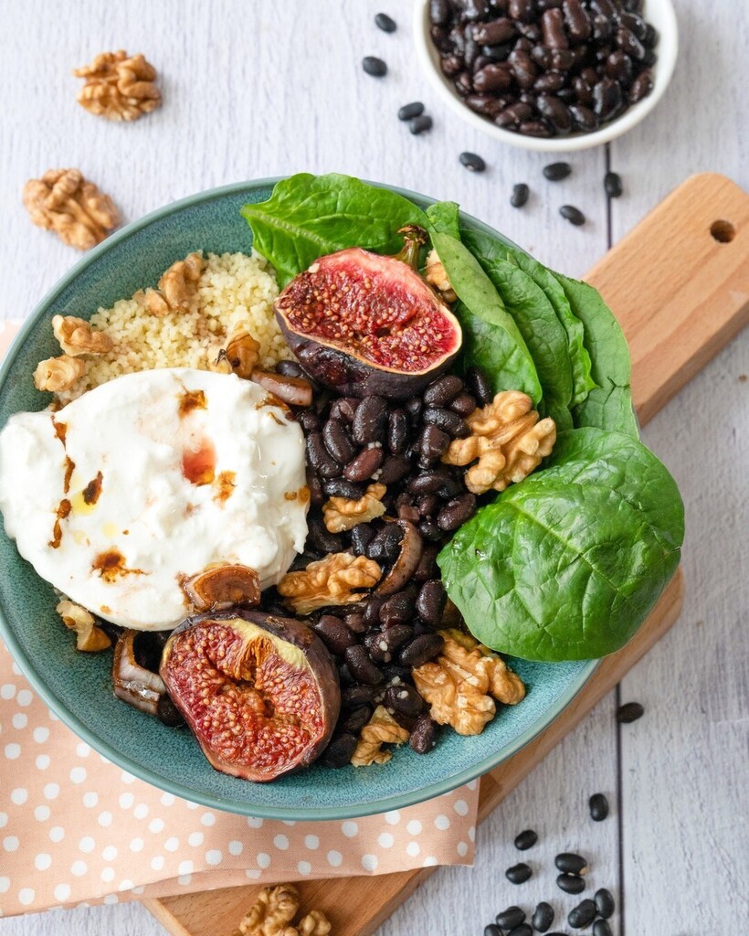 Salade automnale saine et gourmande ! Qui en veut ?

Une salade même à cette saison, c’est toujours bon, toujours pratique !
Et cela peut être très copieux, gourmand, et plein de bonnes choses!

Alors qu’est ce qu’on met dedans ?! Bien sur, une légumineuse, ici j’ai choisi d…