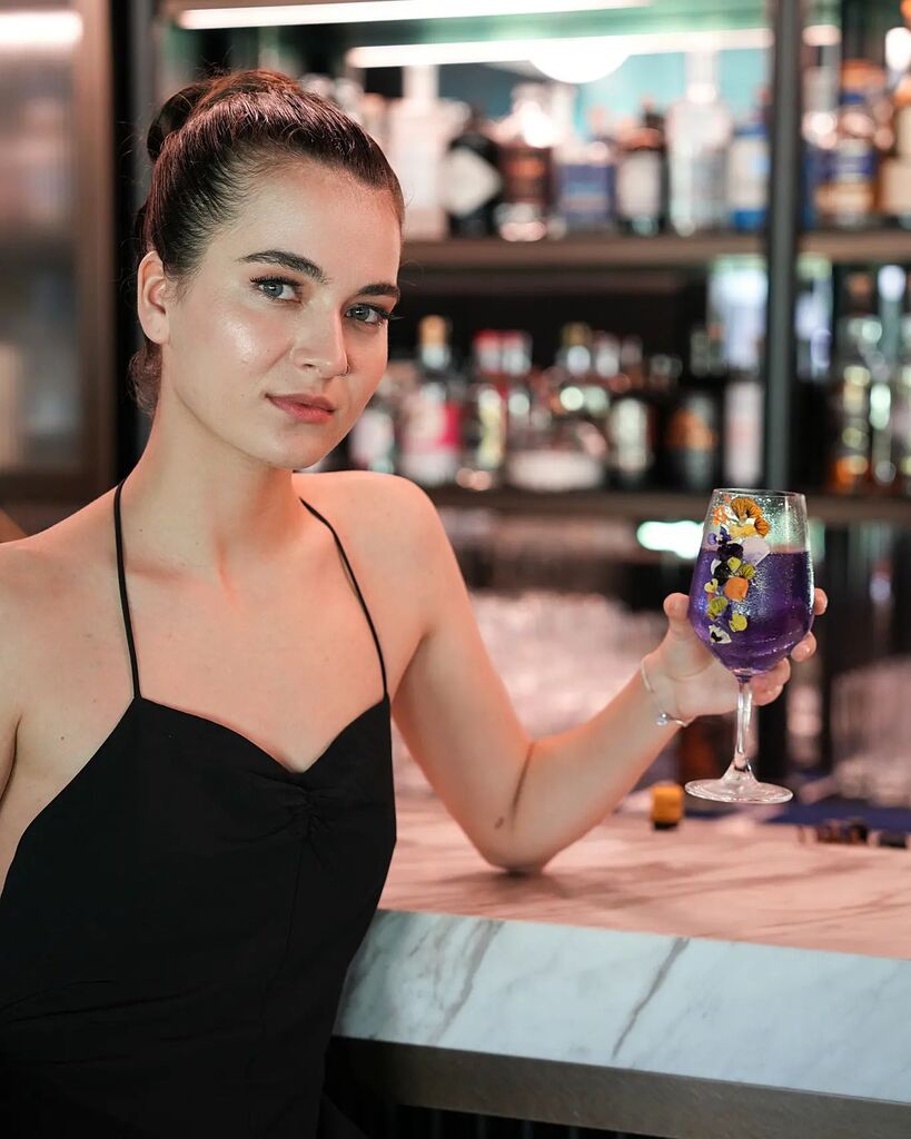 tech4tea's tweet image. Photogs eager to try out the Sony Alpha 7R V were jostling in front of the model and telling her to pose this way and that. Fortunately in the fleeting moment when she looked in my direction, the A7R V was able to focus almost instantaneously and capture… instagr.am/p/ClY8A34ya82/