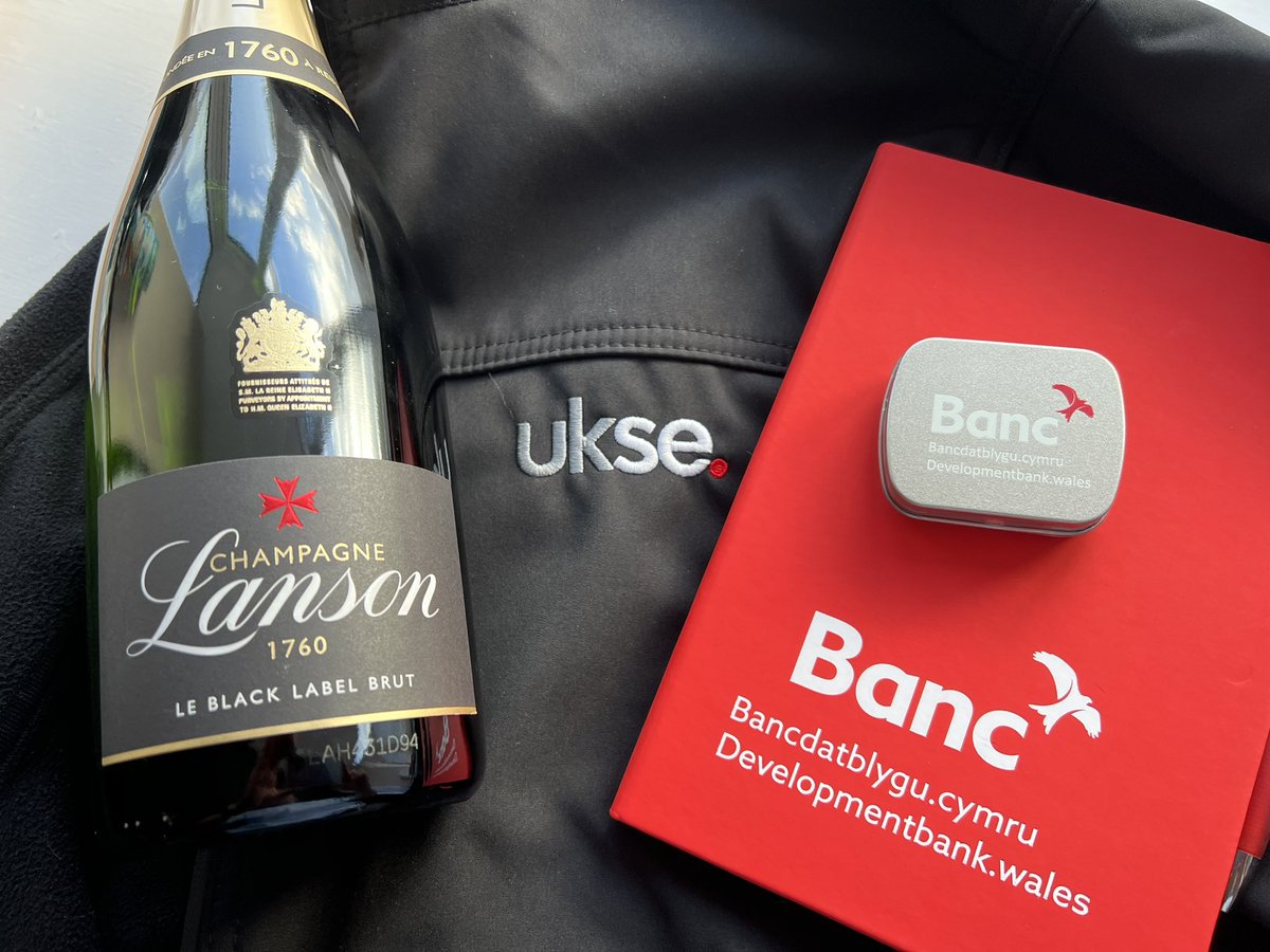 UKSE_Howard's tweet photo. A great networking session this morning for @UKSE_official at the @scarlets_rugby watching the Wales football. Shame about the result. With thanks to the @devbankwales team. Managed to win the champagne in the business card draw. 
#networking 
#dbw
#ukse https://t.co/ojaFiQkmXO
