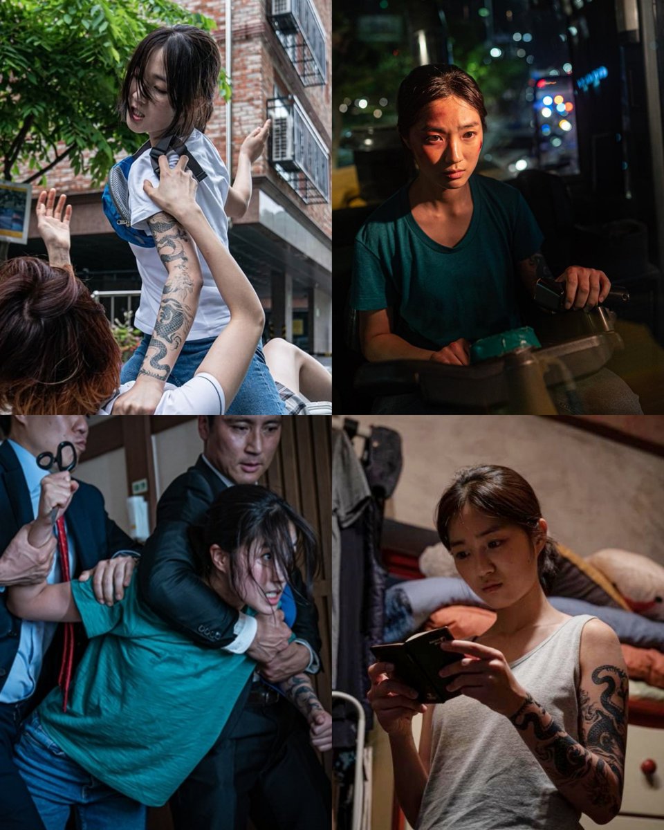 love_kimhyeyoon's tweet photo. Kim Hyeyoon as Goo Hyeyoung in #TheGirlOnABulldozer 🚜🔥

#KimHyeYoon #김혜윤 #불도저에탄소녀 #BlueDragonFilmAwards2022 #BestNewActress https://t.co/ajtAKE7mnN