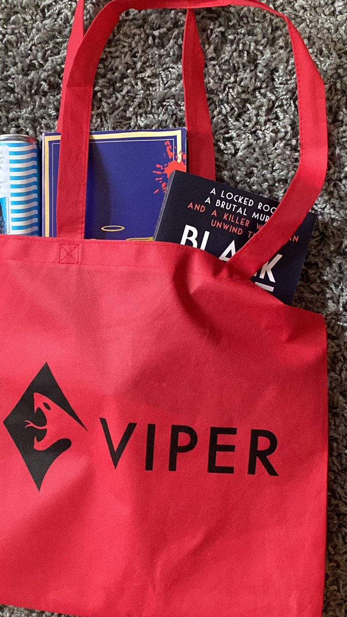 Paradi5eLibrary's tweet photo. ⭐️🐍 GIVEAWAY 🐍⭐️
Dark evenings call for dark books… so I have two fabulous Viper books and some other goodies to give away! ⬇️
To enter:
Follow, RT & tag a friend
Tell me your book of the year (so far)
Winner selected on Monday 28th.
#BookisGiveaway #BookTwitter https://t.co/szvnY6FrKi