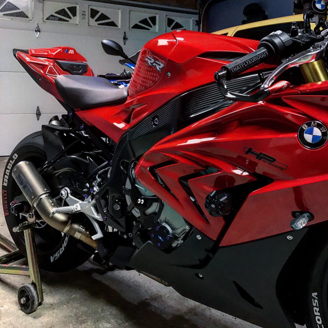 MoreMotorcycles's tweet photo. #BMW HP4 https://t.co/ZyQrxfHcuk