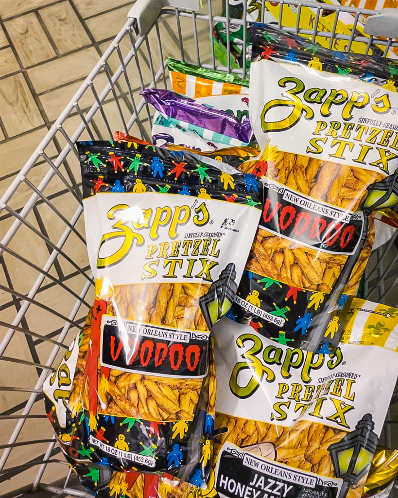 Black Friday is here! Load up your carts and get FREE SHIPPING over $25 now through Cyber Monday at fal.cn/3tVsP!  👀
#zapps #blackfriday #cybermonday #sale #chips