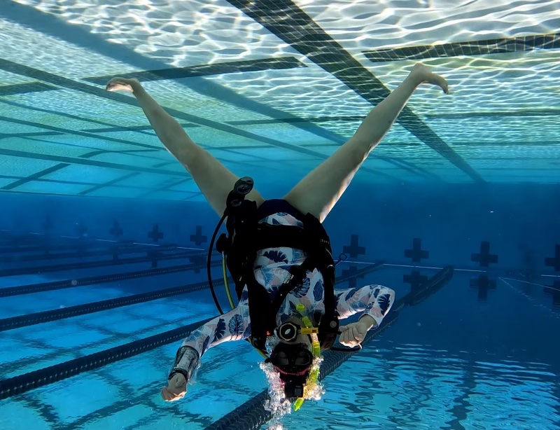 Eric and Sheila are both certified scuba divers! They understood each other perfectly regardless of their orientation underwater! They were assisted by Enrico, Sheila’s husband, who is also Deaf and a certified scuba diver, so the entire experiment consisted of an all Deaf  team!