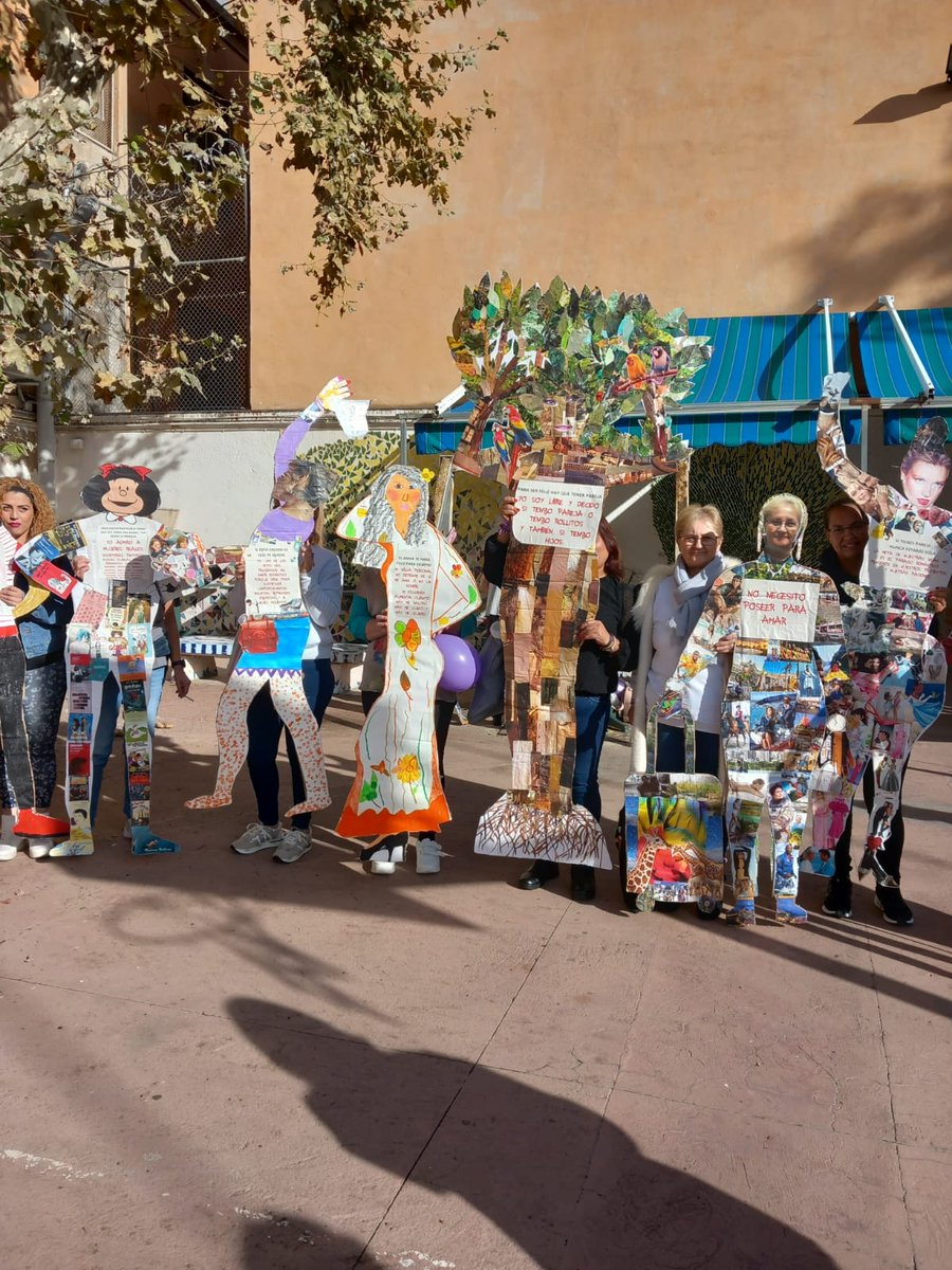 🕊️Als centres penitenciàris també es reivindica l'Erradicació de la Violència envers les dones! Aquest matí una quarantena d'internes de Wad Ras han participat en activitats culturals en un programa inspirat en el 25-N

🤳Hi ha assistit el secretari de Mesures Penals <a href="/acaldero2/">Amand Calderó</a>