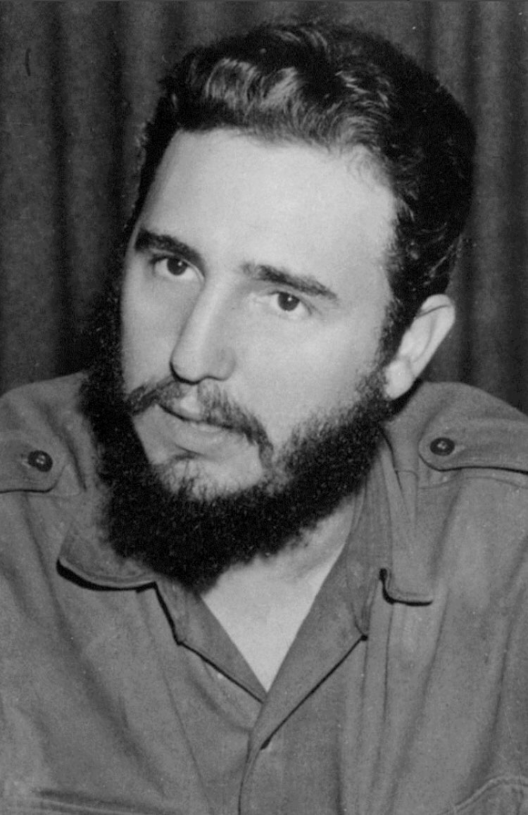 Fidel supo interpretar de revolucionarios modos el mundo, y x ello, sobre todo pudo transformarlo a favor de los humildes, de los desposeídos. #FidelPorSiempre único e irrepetible 💚🇨🇺.