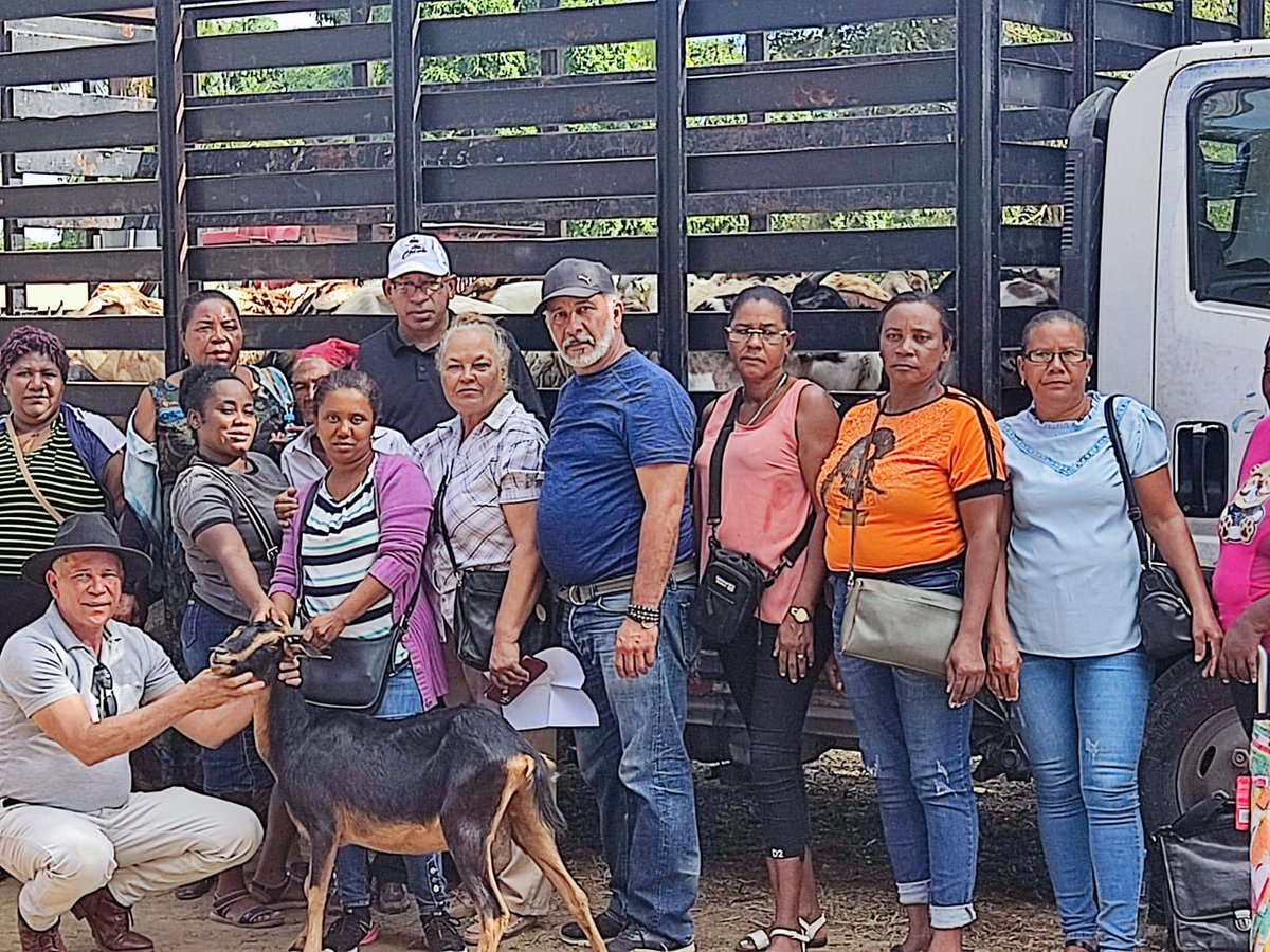 Feda_RD's tweet photo. Este programa busca dar apoyo a las mujeres rurales de nuestro país para que puedan seguir avanzando y desarrollándose como mujeres productivas dentro del sector agropecuario Dominicano.
#TamoenChivo #RDProduce https://t.co/gQWuti9y9a