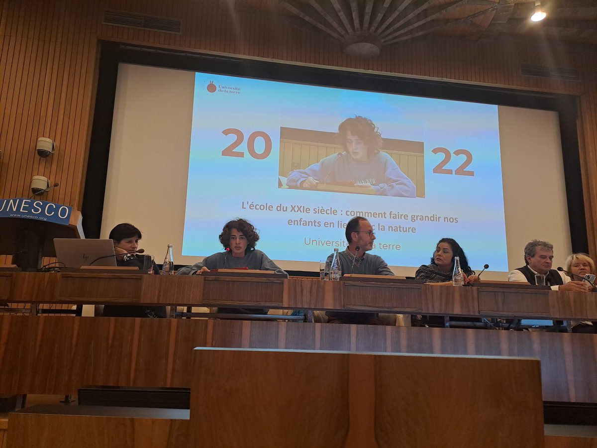 Très honorée d'avoir pu présenter les EcoClubs à l'Unesco, à l'occasion de l'Université de la Terre. Bravo à Raphaël du lycée Les Pannevelles à Provins qui admirablement présenté le travail de ses camarades. #Universitedelaterre#savetheplanet #ecocitizen <a href="/AcCreteil/">Académie de Créteil</a> <a href="/eddcreteil/">Edd Créteil</a>