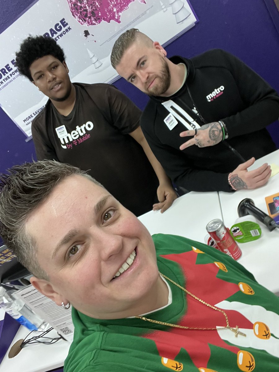 First Black Friday pic! Out here ready for the customers. We have the best deal in prepaid! 4306 North Broadway 💜💕💜#blackfriday #MetrobyTmobile