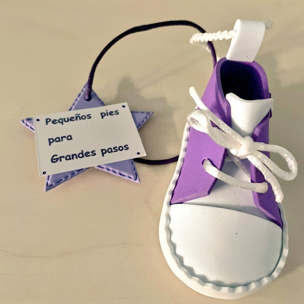 H12Oneo's tweet photo. Pequeñas huellas de @Estelar_prem en el #DiaInternacionalDeLaPrematuridad el pasado 17 de noviembre 💜🐾 https://t.co/IE1OjV2Oox