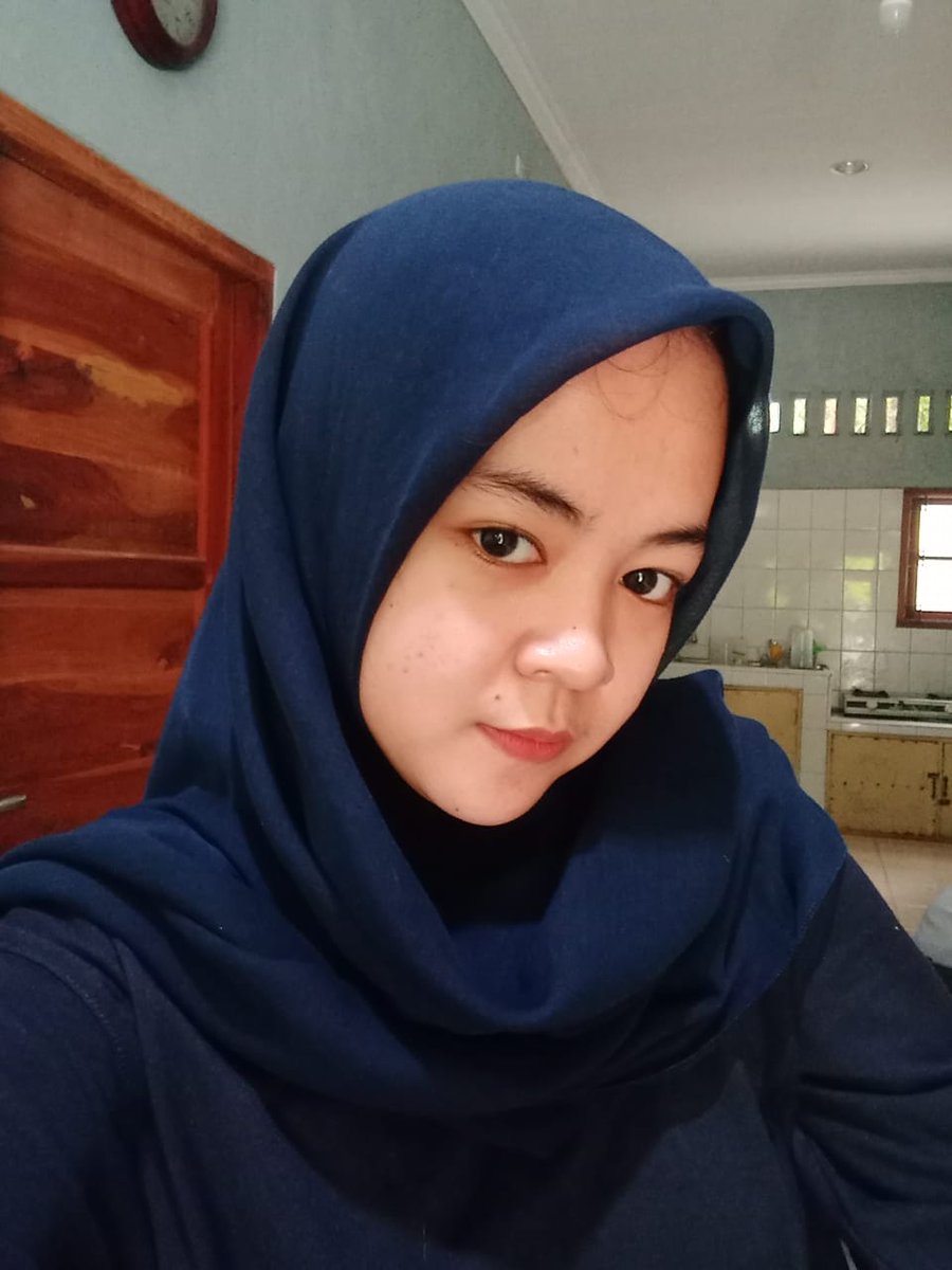 Rkmlia_12's tweet photo. Banyak yang minta pap ke aku katanya buat #bacol emangnya aku bikin nafsu apa yahhh? 😭🤭 https://t.co/o2IzVf5gCy