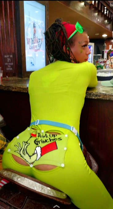 Tis the season to eat it or beat it 😈 https://t.co/BW10g2qaav