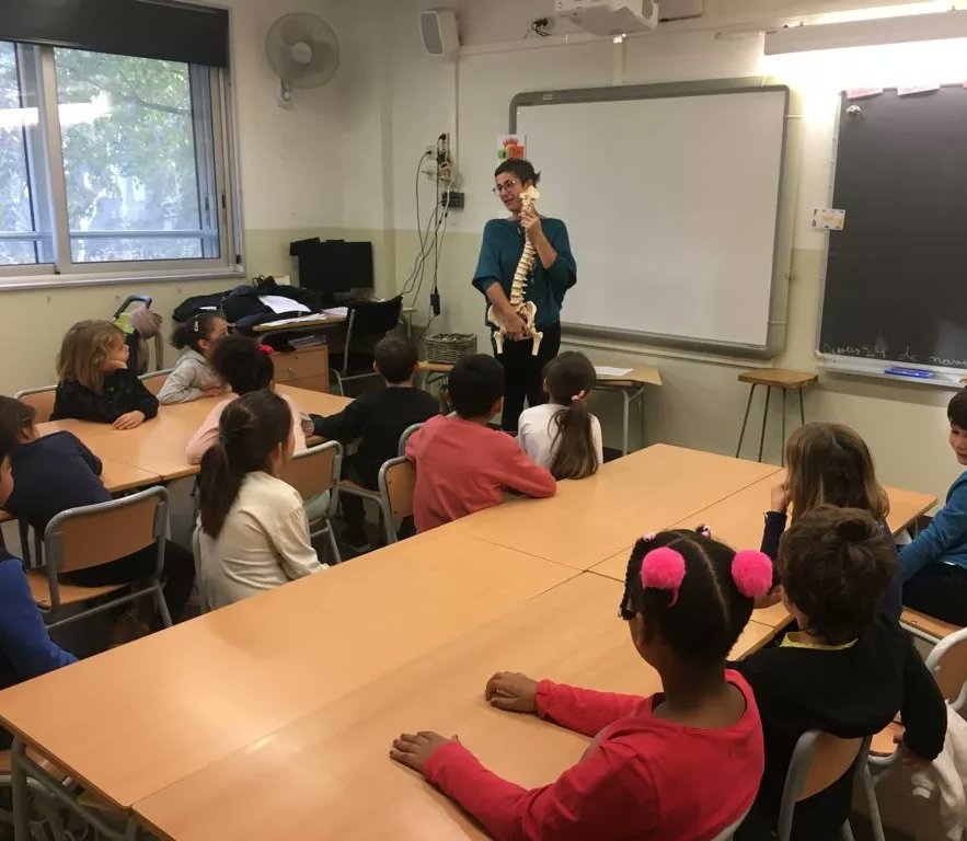 EscPublicaSAFA's tweet image. A #2nB, #esquelets, una mare experta ens ve a explicar aspectes importants dels nostres ossos. Gràcies Helena!
#projecte #medinatural #famíliesalescola