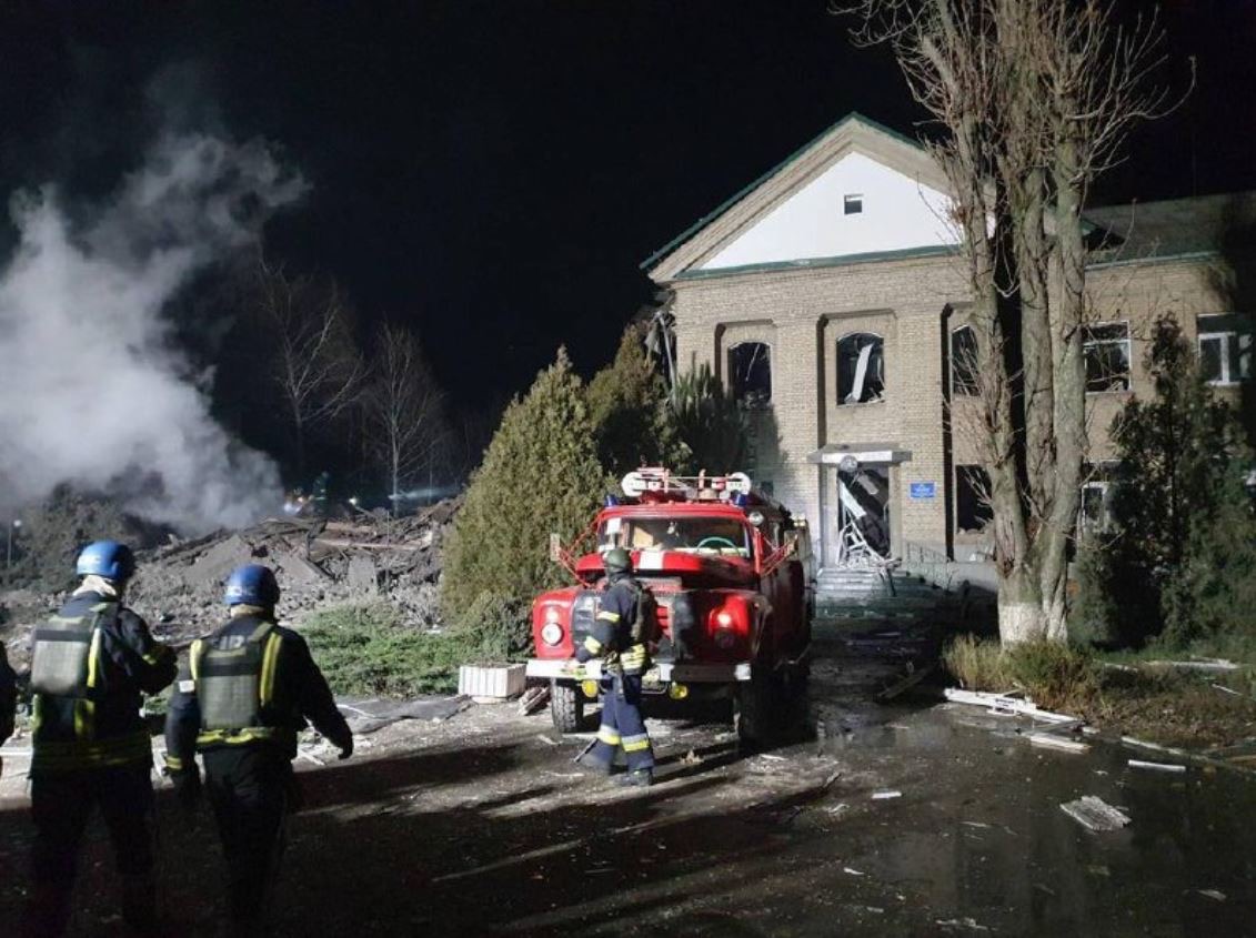 HarjitSajjan's tweet photo. Millions of civilians in Ukraine are without power today. As Putin continues to recklessly target innocent people, our resolve to help Ukraine is only strengthened. We’ve allocated $10M to @IOMUkraine to procure and distribute generators to critical facilities in Ukraine. https://t.co/jCjOh1S3sk