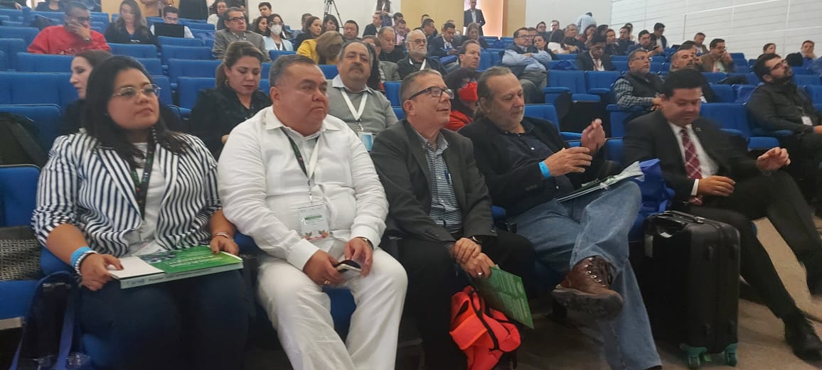 TVTenlinea's tweet photo. #AlMomento 🔴Continúan las actividades de la XXXIV Asamblea Nacional de la #RedMéxico, en donde se encuentran presentes el director general de la #CORAT, @jchable09; el presidente del @SPRMexico, @jenarovillamil; el presidente de la #REDTAL, @GabrielTorresEs, entre otros. https://t.co/8ZqoqPxn1C