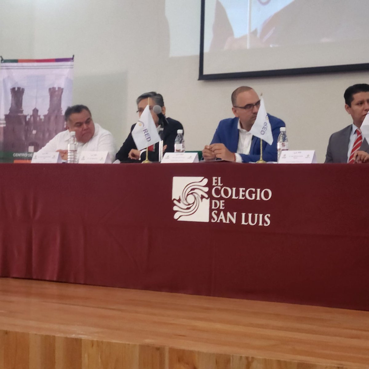 TVTenlinea's tweet photo. #AlMomento 🔴Continúan las actividades de la XXXIV Asamblea Nacional de la #RedMéxico, en donde se encuentran presentes el director general de la #CORAT, @jchable09; el presidente del @SPRMexico, @jenarovillamil; el presidente de la #REDTAL, @GabrielTorresEs, entre otros. https://t.co/8ZqoqPxn1C