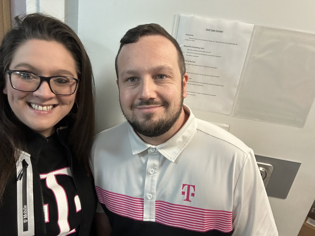 Msmith11889's tweet photo. Come see us for great Black Friday deals at @TMobile @kkam1989 @TimMiller44 https://t.co/sRxSUmJuT5