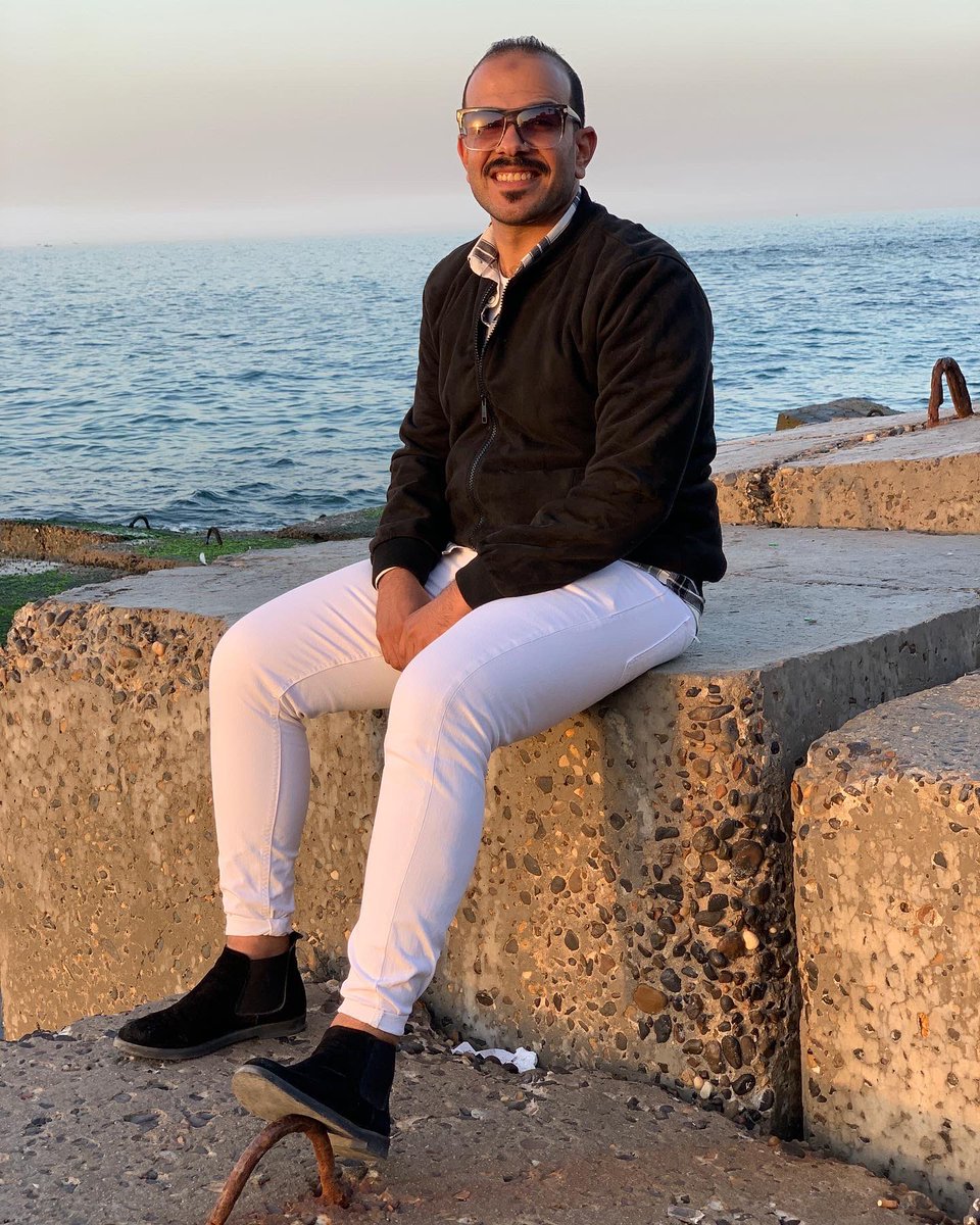 "لا يغريني مدح ولا يسقطني انتقاد جميعهم آراء وأنا القرار."