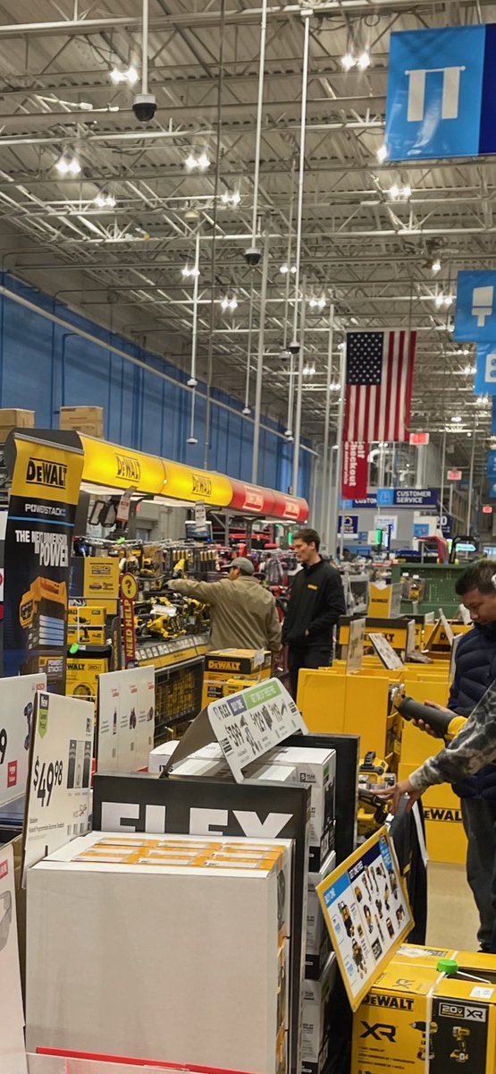223 Dewalt Rep getting those sales. Thank you for the support. #R1RocksBF @BenitoKomadin <a href="/MYoungsonLowes/">Michael Youngson</a> <a href="/Caindomain/">Amanda Cain</a> <a href="/DustinCornell5/">Dustin Cornell</a>