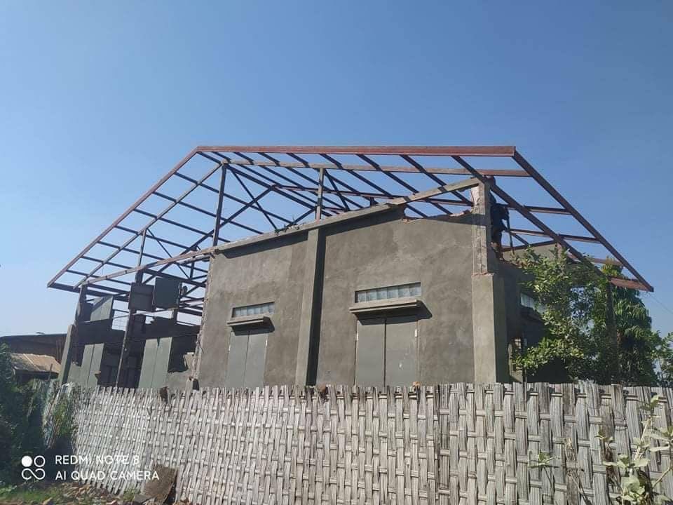 yuri_yukimura's tweet photo. Military armed forces bulldozed about 1200 civilian houses in Mandalay region yesterday. Therefore, the locals had to displaced on the road at night. #2022Nov25Coup #HelpMyanmarIDPs #WhatsHappeningInMyanmar https://t.co/p8HHtLpRYv