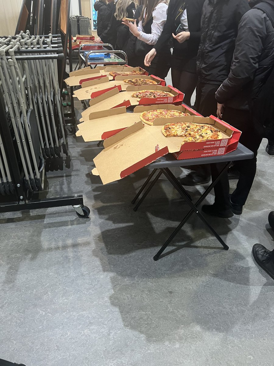 Fantastic turn out for our after school Study Cafe on Wednesday organised by Miss Maxwell. Senior pupils were able to attend study sessions for a range of subjects in preparation for their prelims #GHSPride 📚✏️🍕

<a href="/GrangemouthHS/">Grangemouth HS</a> <a href="/GHSStudySkills/">GHS Study Skills</a> <a href="/GHSGeekSquad/">GHS Science</a>