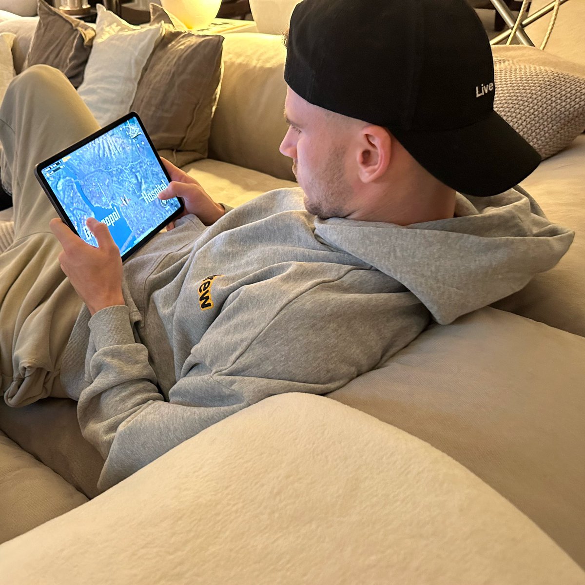 Hi guys, greetings from the couch! As you know I’m a very passionate gamer and that’s why I’m excited to partner up with one of my favorite mobile games, @PUBGM_DE as one of the new ambassadors! Get it here: bit.ly/3z5WcEM #timowernerpubgm #PUBGMOBILE #ad