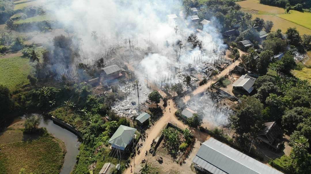 yuri_yukimura's tweet photo. As of yesterday, SAC troops abducted killed Ko Khine Zaw Than, the resident from Gangaw tsp, Magway division. Moreover, they burnt down 34 civilian houses from Waryinchaing village, Hteelin tsp. #2022Nov25Coup #HelpMyanmarIDPs #WhatsHappeningInMyanmar https://t.co/HSoW6HR24U