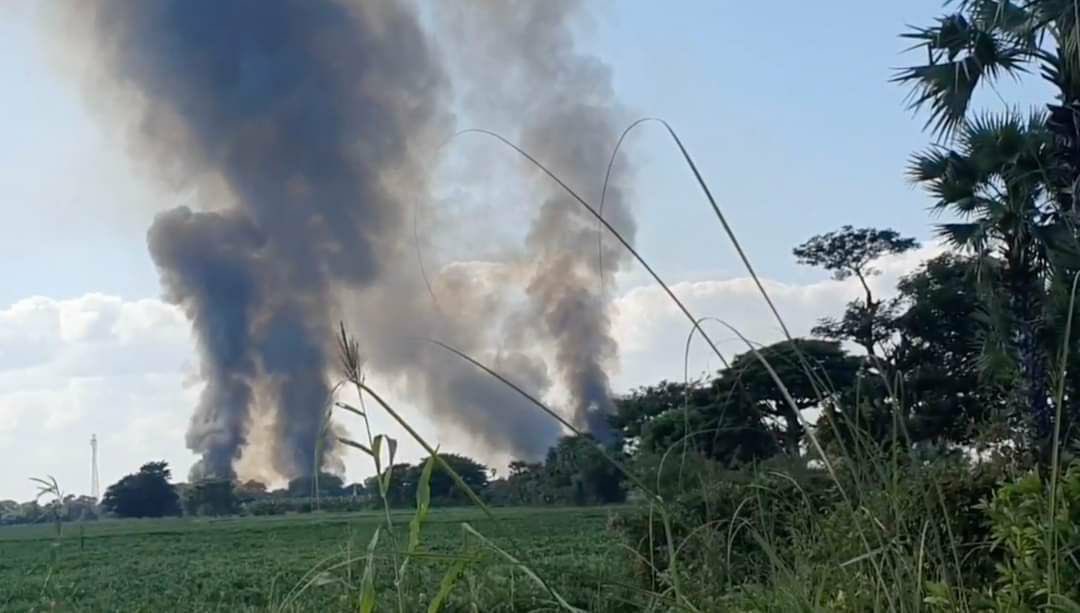 yuri_yukimura's tweet photo. It is reported that about 1000 residential properties were burnt down until ashes by junta soldiers in the villages of Myaung tsp, Sagaing division and Yesagyo tsp, Magway division from Nov 7 to 12. #2022Nov25Coup #HelpMyanmarIDPs #WhatsHappeningInMyanmar https://t.co/dr9ectpavl