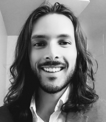 Félicitations <a href="/Prodr17/">Philippe Rodrigues</a>  le premier diplômé du programme de doctorat <a href="/cmnuo/">CMNUO</a> sous la supervision de <a href="/MFBernier/">Marc-François Bernier</a>. Sa thèse sur le discours métajournalistique dans les médias d’information québécois et leur réception par diverses communautés interprétatives, recommandée pour un prix