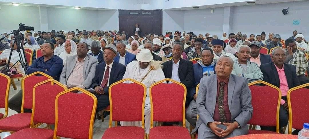 Solomongeta06's tweet photo. 🛸 17ኛው የብሔር ብሔረሰቦች ቀን በደ/ብርሃን ከተማ  ዶ/ር ደሴ ጥላሁን ባቀረቡት የመነሻ ፅሁፍ ላይ ሳታፊዎች ውይይት በማድረግ ፌዴራሊዝም የመንግስት ስርዓት ለሀገራችን ተመራጭ ቢሆንም በርካታ ችግሮች እያጋጠሙ በመሆኑ በትኩረት ይሰራ ብለዋል። https://t.co/STdrai1vVw