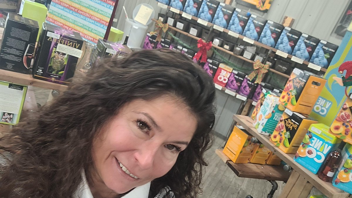 LitwinNadine's tweet photo. Hay Camrose Peeps!! Half Korked Ltd. is open tomorrow 11 - 3 we will be rocking it here making wine come on down for a visit!!

#halfkorked #winekit #winetime #wine #diywine https://t.co/JJMfjSjaBB