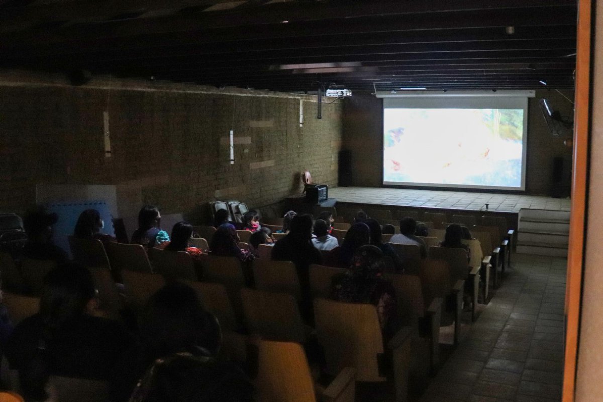BibliotecaBS's tweet photo. @RealGDT @PimientaFilms @Cinemex Querido Guillermo: en la BS Biblioteca Infantil de Oaxaca nos encantaría contar con la película para proyectarla gratuitamente en nuestra sala de cine, para nuestro público infantil y juvenil https://t.co/44fBzkNYA2