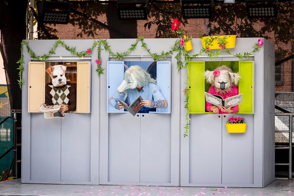 ¿Buscando un plan en familia para estas Navidades? ¡En el Corral lo tenemos! 👉  FULL HOUSE. UNA FÁBULA SOBRE LA CONVIVENCIA de <a href="/28_electrico/">Eléctrico 28</a> . 🧡🙌

¡Os esperamos! ☺️

🗓 29-30 dic   
⏰ 18 h
👧 a partir de 3 años
🎟 corraldealcala.com/es/temporada/1…

#teatroenfamilia #corraldecomedias