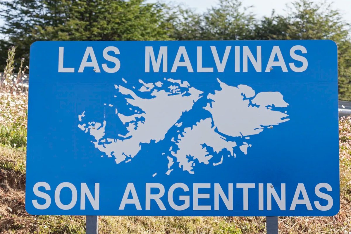 Que no nos nuble la pasión futbolera. Que no se nos olvide: Las Malvinas son argentinas.