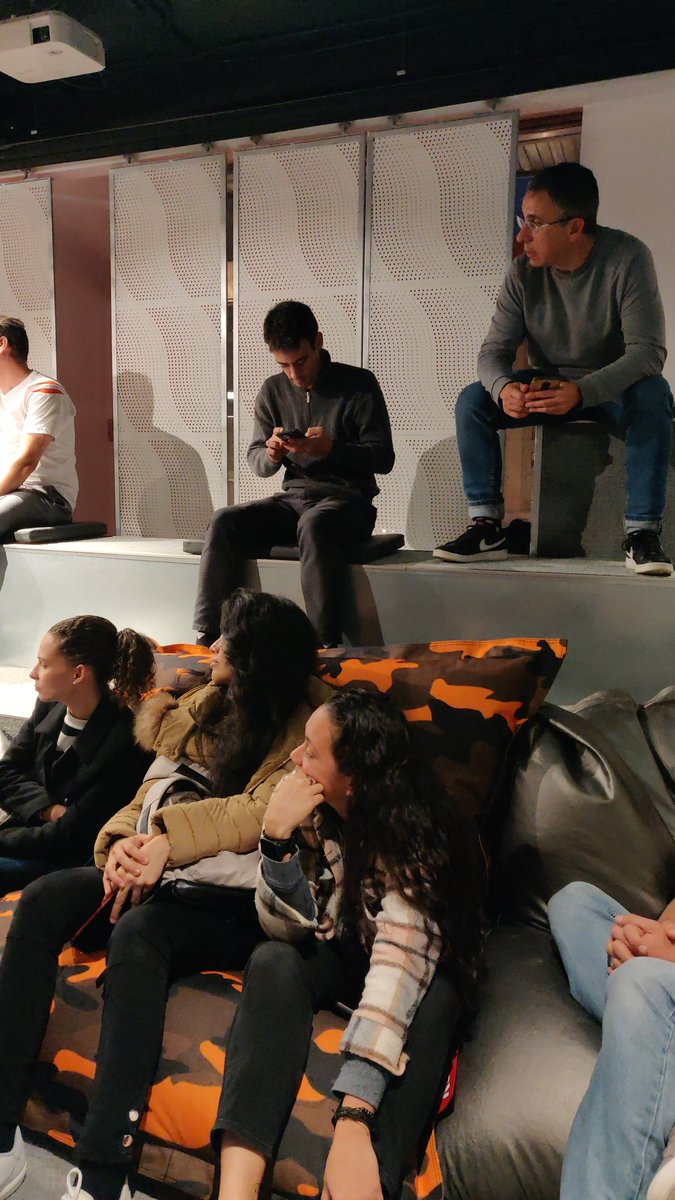 Muy animada conversación, de todo lo comentado por <a href="/tolbier/">Lluis Toyos</a>