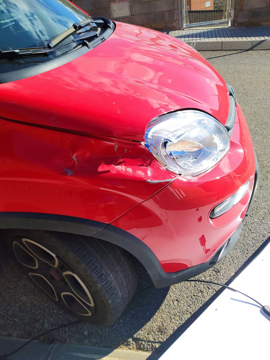 Raul_Bero's tweet photo. @EnergiaEDP hola se ha volado uno de vuestros paneles solares y casi me da a mi y ha reventado mi coche, llevo todo el dia llamando y no habeis hecho una puta mierda, haceis algo o que? https://t.co/cOLuPnsuRq