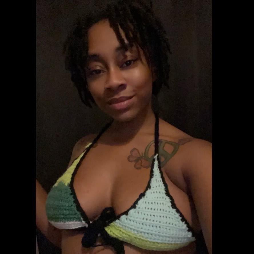 Bella_Artish's tweet photo. I made dis.
I crochet now.
#1stproject #crochet #beginner #blackgirlmagic https://t.co/DB2OGCB4UK