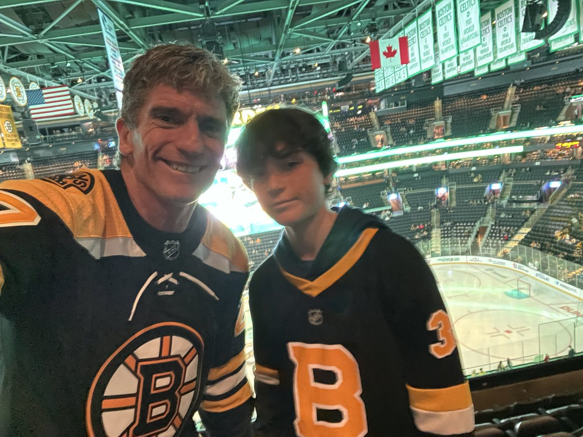 TyVelde's tweet photo. 8th annual #BlackFriday game for this crew! #NHLBruins https://t.co/mi91Hx4NFK