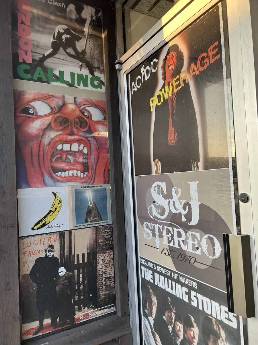 Brent_OT's tweet photo. Got my blues on today at #rsbf 
Since the Sparks &amp; Missing Persons live albums were pushed to 2023 I couldn’t resist getting SC &amp; His Old Lady. Thanks Jim at S&amp;J Griffith, IN #RSD2022 #RecordStoreDayBlackFriday #TheDoors #SkipJames #LonnieMack #BigBillBroonzy #CheechAndChong https://t.co/GuoGqOMsnc