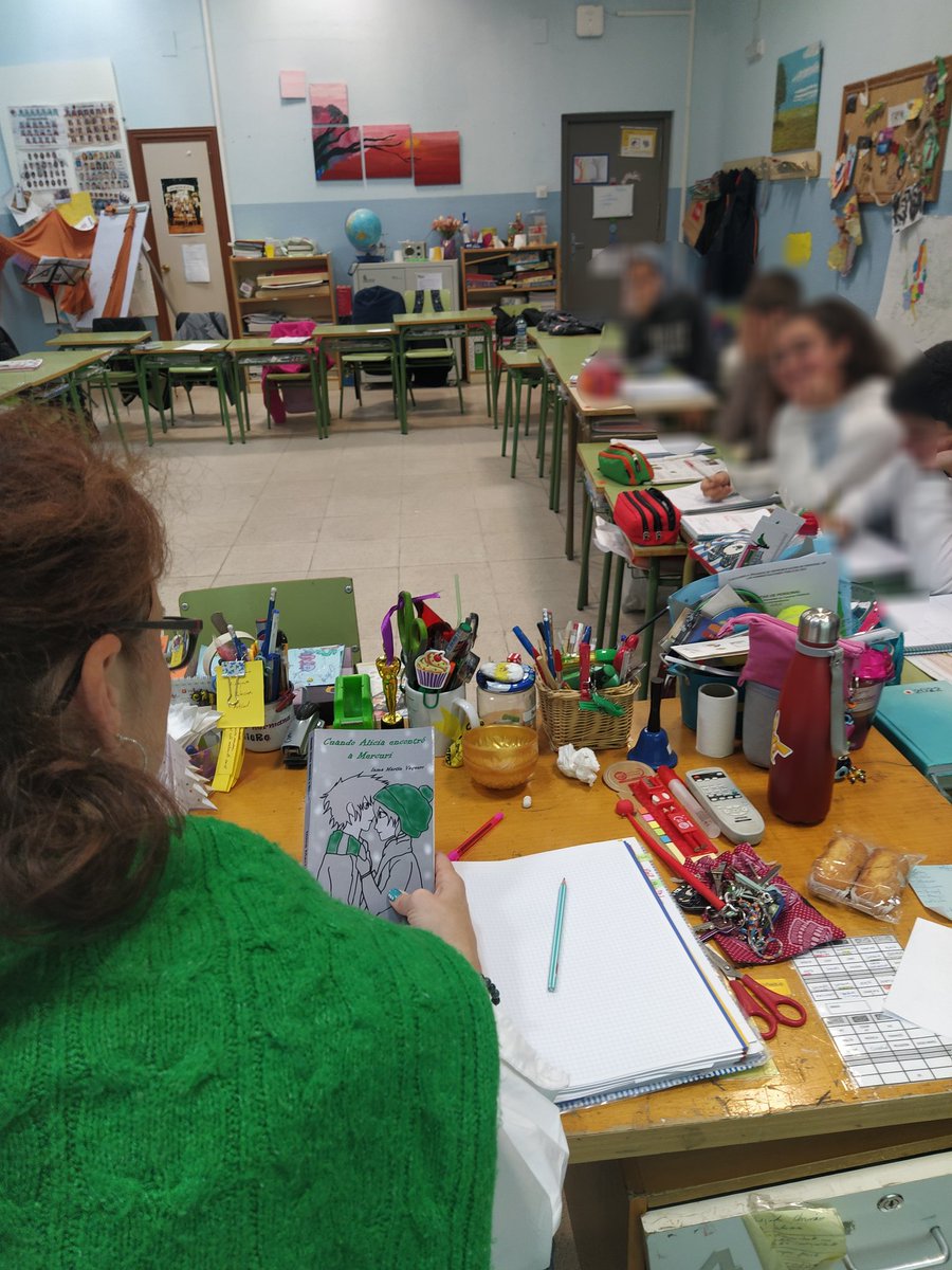 VaqueroInma's tweet photo. Día Internacional para la Eliminación de la Violencia contra la mujer. En el colegio hay que comenzar por trabajar con nuestr@s chic@s, para que entiendan que hay situaciones que no se pueden normalizar. Hoy lo hicimos con la lectura de :"Cuando Alicia encontró a Mercuri". https://t.co/yCaJZi0bC4