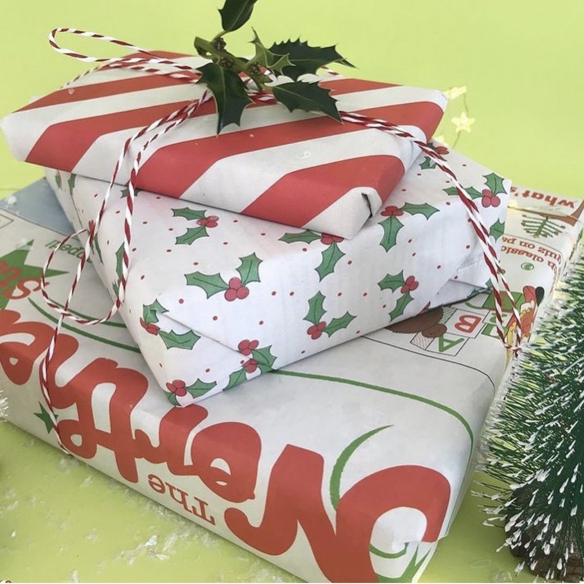 Hands down my favourite thing about the Northern Star is that you can create perfectly coordinated present piles from just one paper! 
A paper has 5 double sided sheets of wrap, the newsprint featuring on 1 side of 5 sheets, and the reverse has 3 holly and 2 stripes! #Christmas