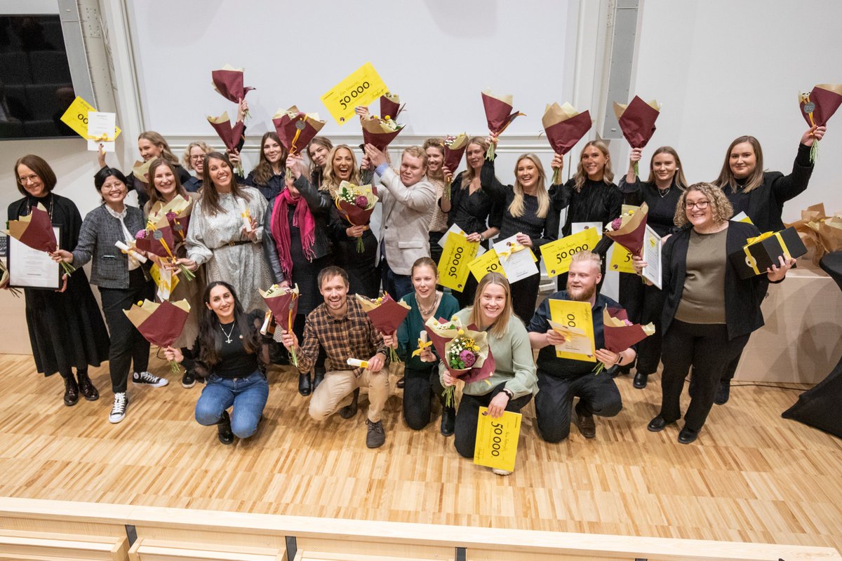 linneuni's tweet photo. Sammanlagt 55 stipendiater delade på totalt nästan 1,6 miljoner när @linneuni, tillsammans med #SparbanksstiftelsenKronan, arrangerade årets Stipendiehögtid på #Universitetskajen i Kalmar. 
Nyhet, bilder och film kommer inom kort på https://t.co/JRI0GyqUVA https://t.co/nZjfPOSNfG https://t.co/dssK4ZkSfp