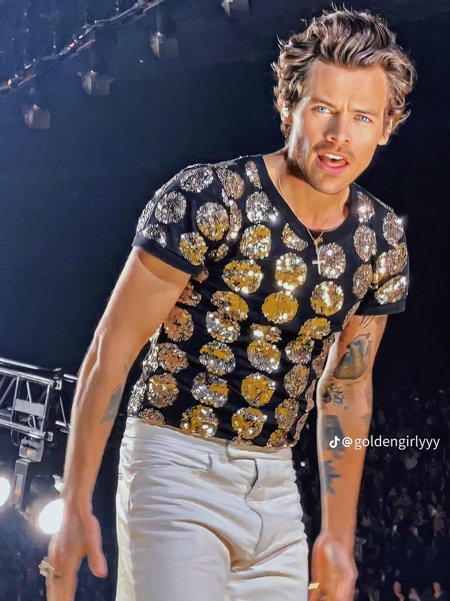 Syndrome_Harry's tweet photo. Harry Styles tu non sei reale.
QUESTA FOTO È ILLEGALE https://t.co/VGiX4UrBO5