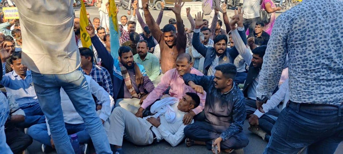 <a href="/ashokgehlot51/">Ashok Gehlot</a> प्रदेशाध्यक्ष (राजस्थान पटवार संघ )श्री राजेंद्र कुमार निमीवाल पिछले 12 दिन से आमरण अनशन पर है सरकार द्वारा कोई सकारात्मक पहल नही की जा रही है उनकी स्थिति तबियत बिगड़ती जा रही है