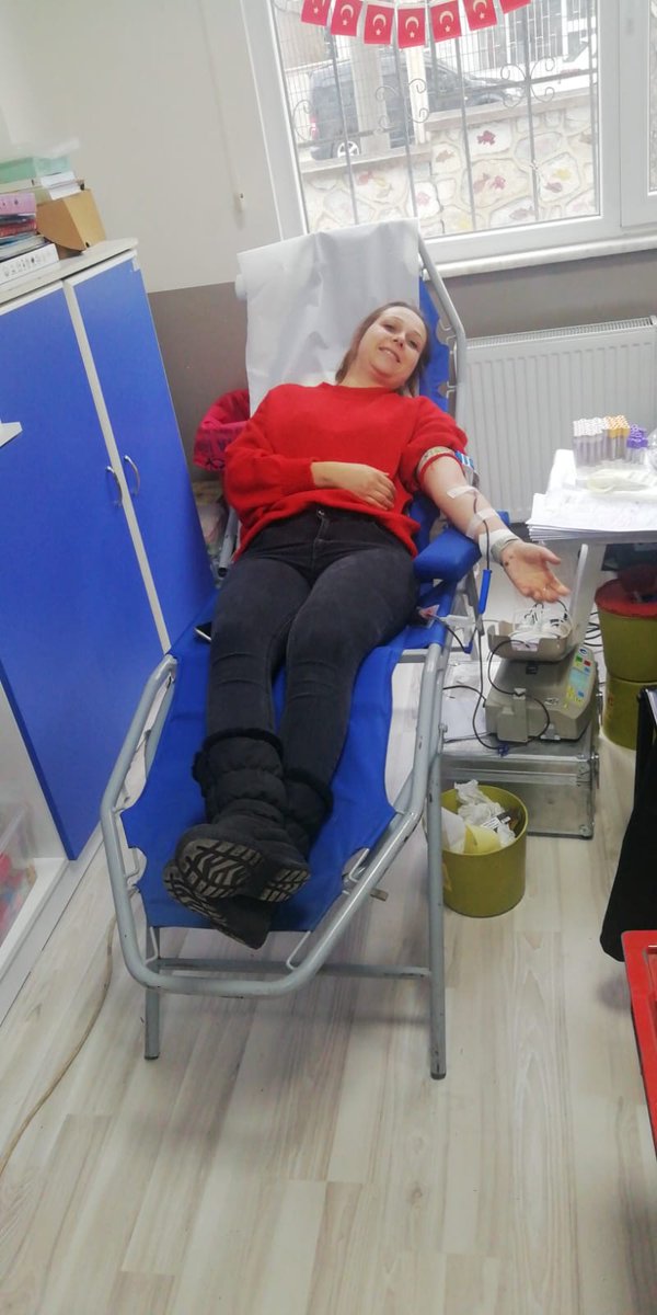 Buhatilk's tweet photo. Göksu Şafak Şahin ilkokulu ögretmeniyle,personeliyle,velileriyle Kızılay ın yanındaydı. 
@serkangur_bursa @GurhanCokgezer https://t.co/Rsy4A9j86I