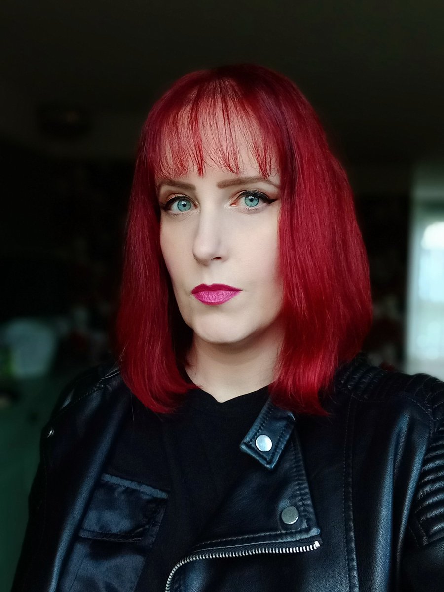 kimm_moekotte's tweet photo. When you really don't give a f*** today....
#nofilter #justgoodlighting https://t.co/fkQ0o7514L